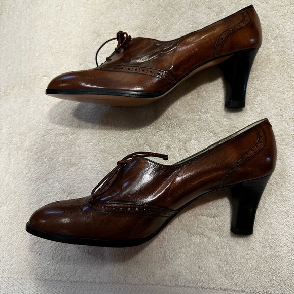 Caressa - Picture 2 of 4